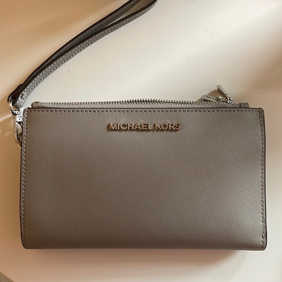 Michael Kors smartphone wallet wristlet - Picture 1 of 5
